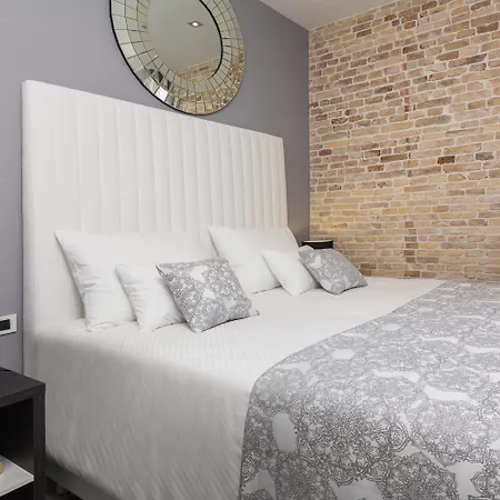 슬립 스플릿 게스트하우스 4*